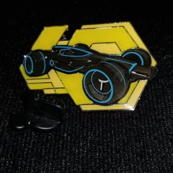 Disney Pin Tron Legacy Light Runner ONLY Mystery Collection 81654 2010 DLR Blind - Picture 1 of 8
